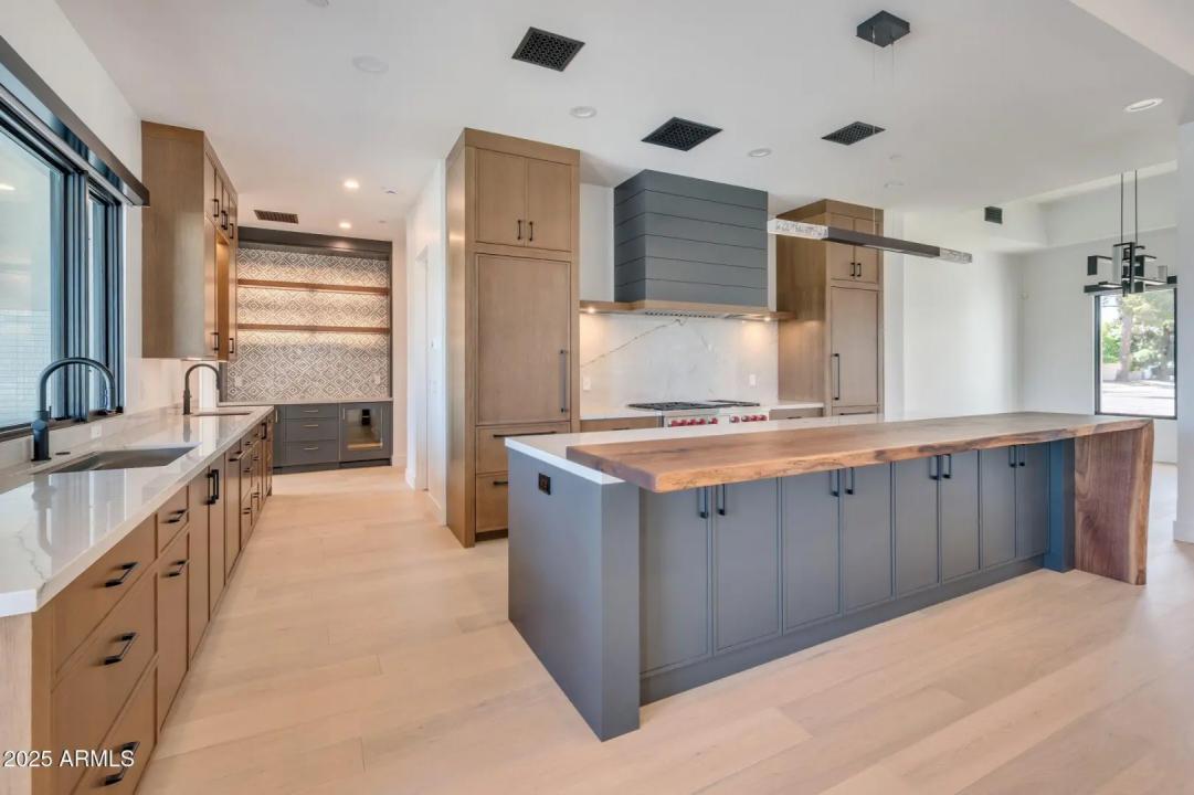 Real Estate Picture 6