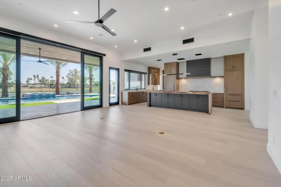 Real Estate Picture 7