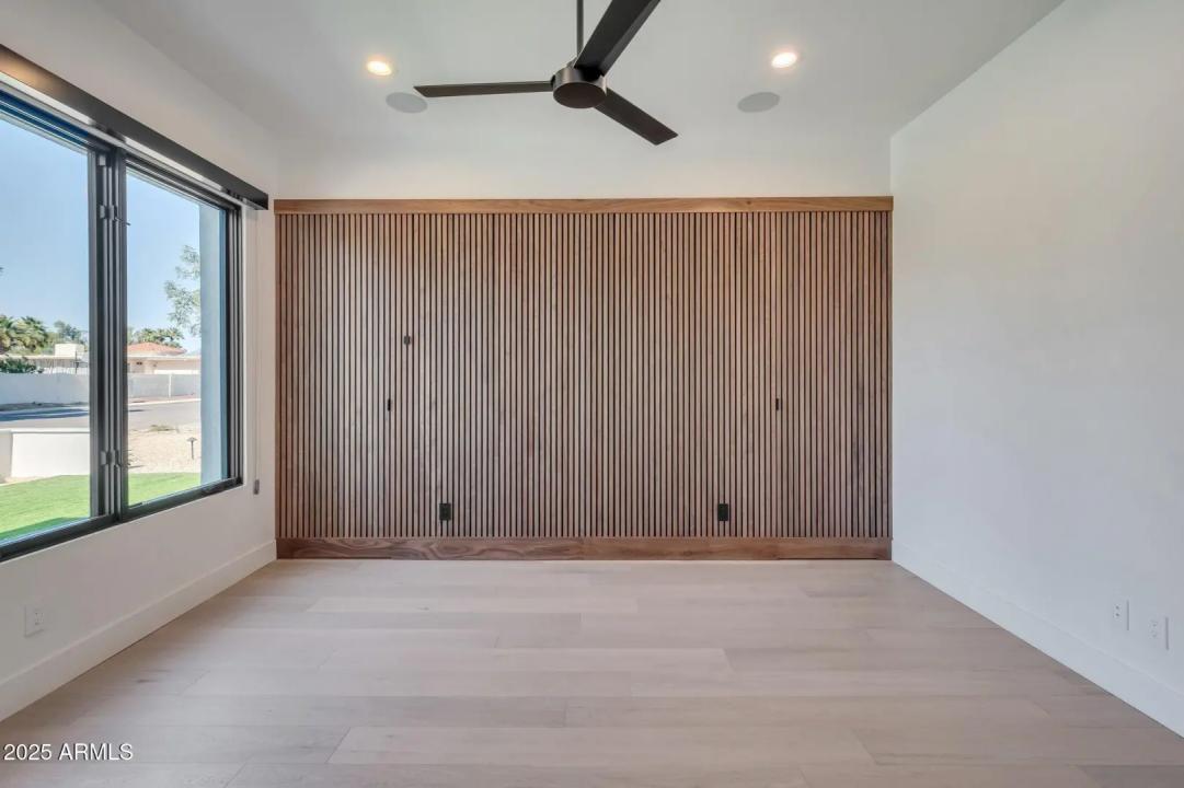 Real Estate Picture 8