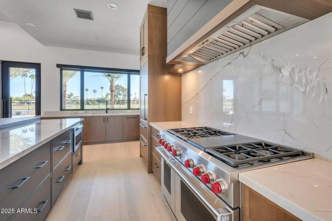 Real Estate Picture 10