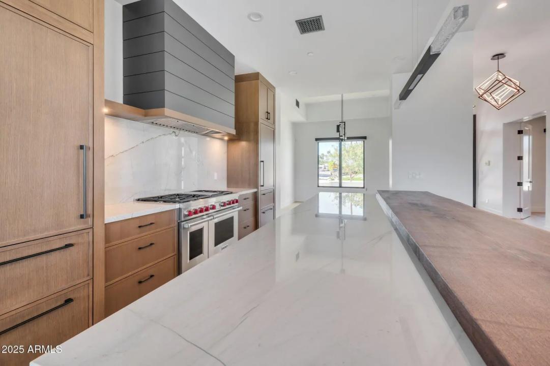 Real Estate Picture 11