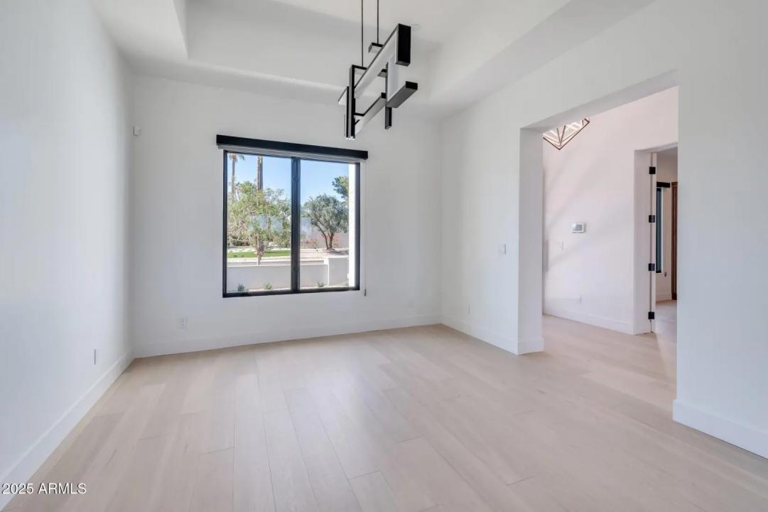 Real Estate Picture 12