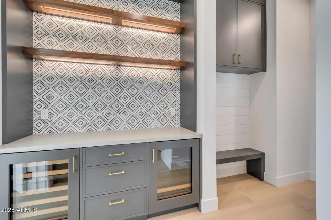 Real Estate Picture 16