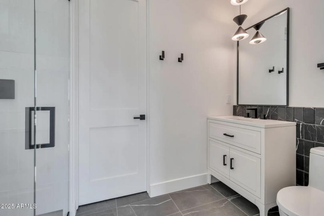 Real Estate Picture 19