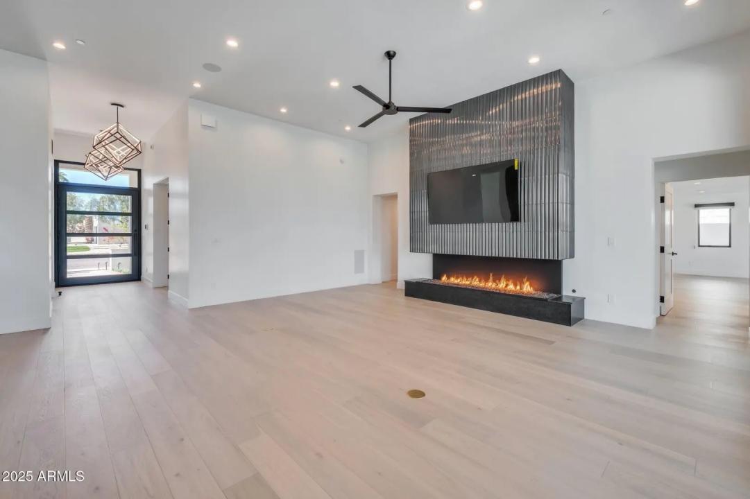 Real Estate Picture 22