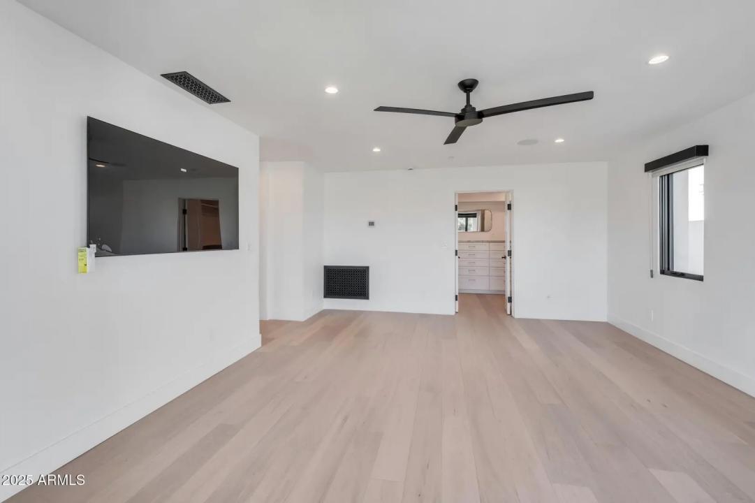 Real Estate Picture 24