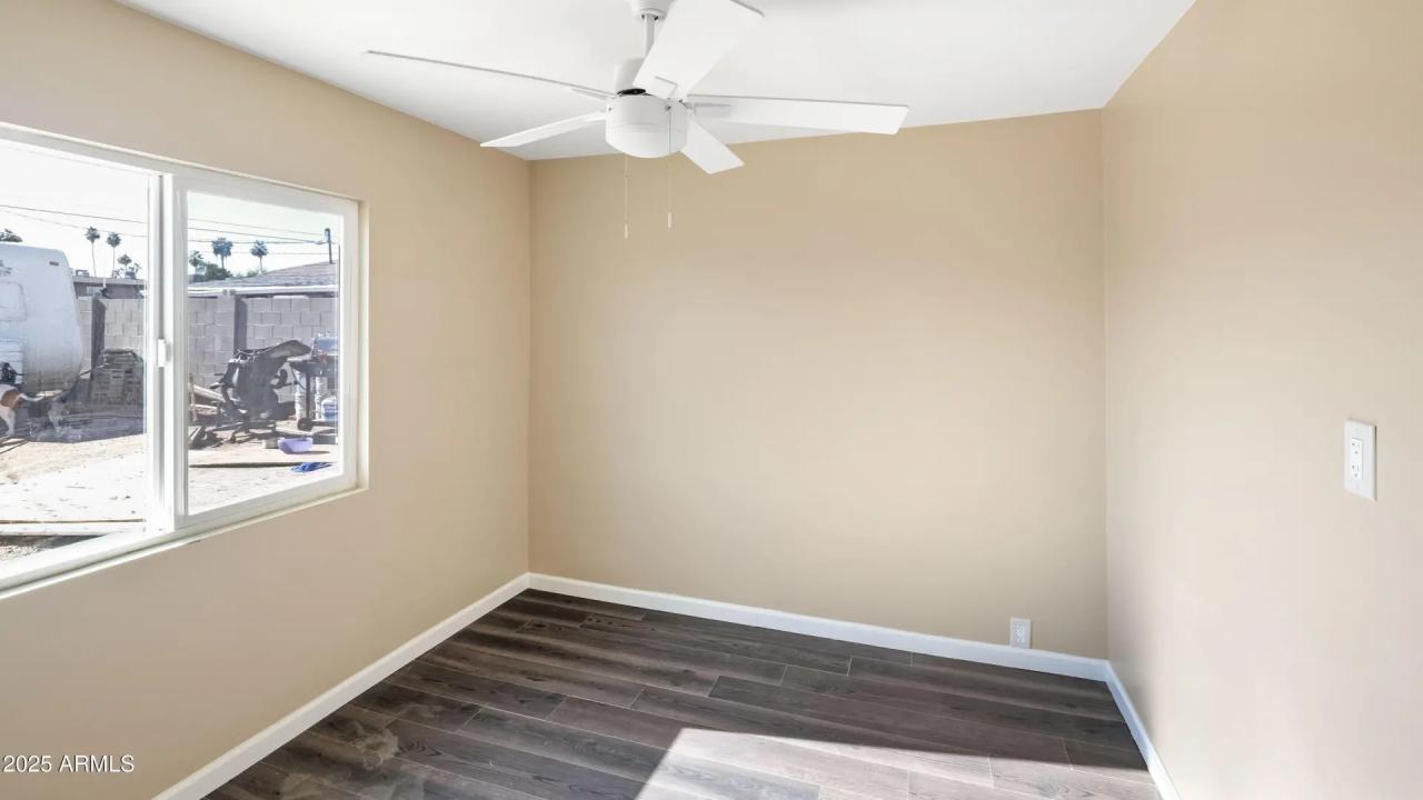 Real Estate Picture 7