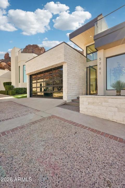 Real Estate Picture 4