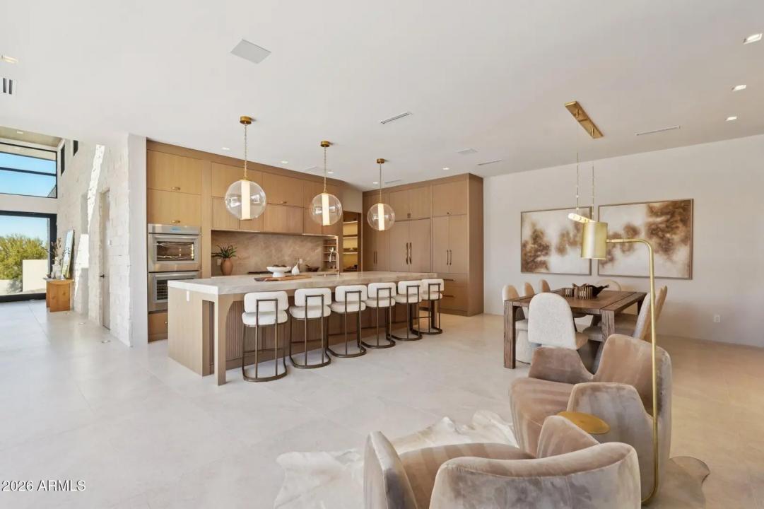 Real Estate Picture 14