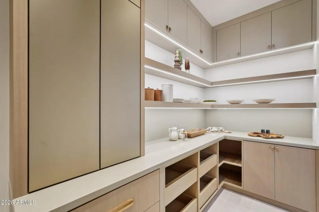 Real Estate Picture 21