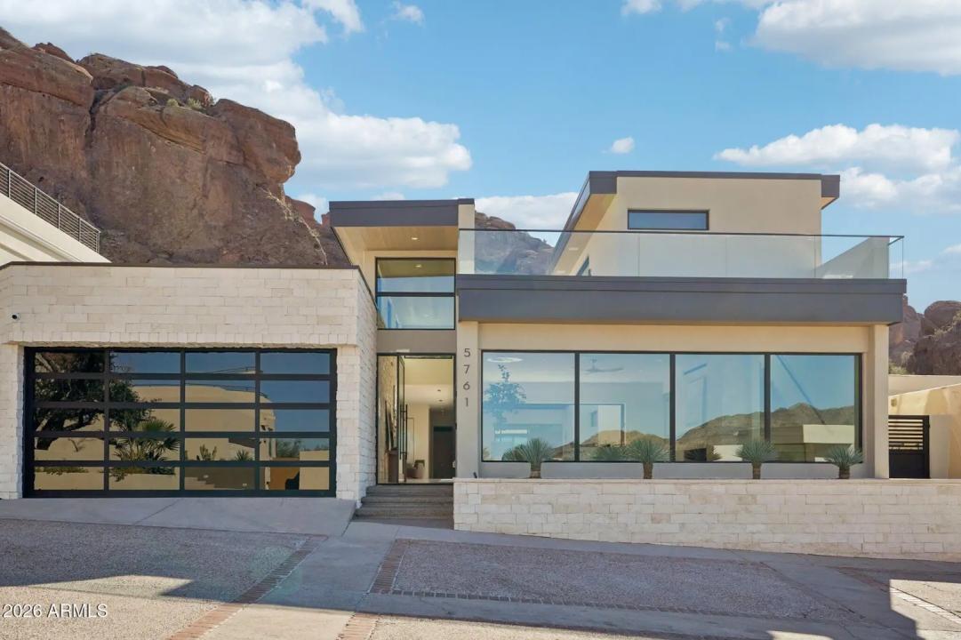 5761 N ECHO CANYON Circle Phoenix AZ 85018