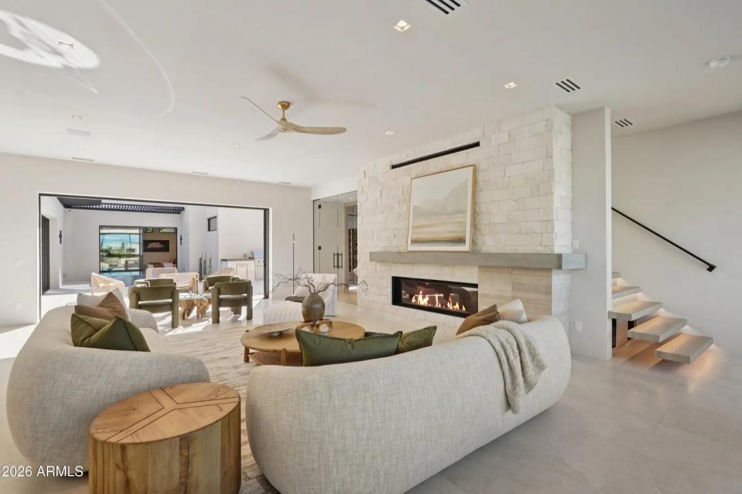 Real Estate Picture 8