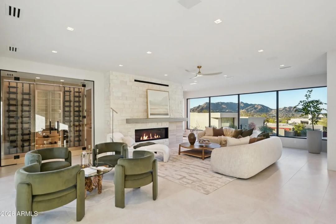 Real Estate Picture 11