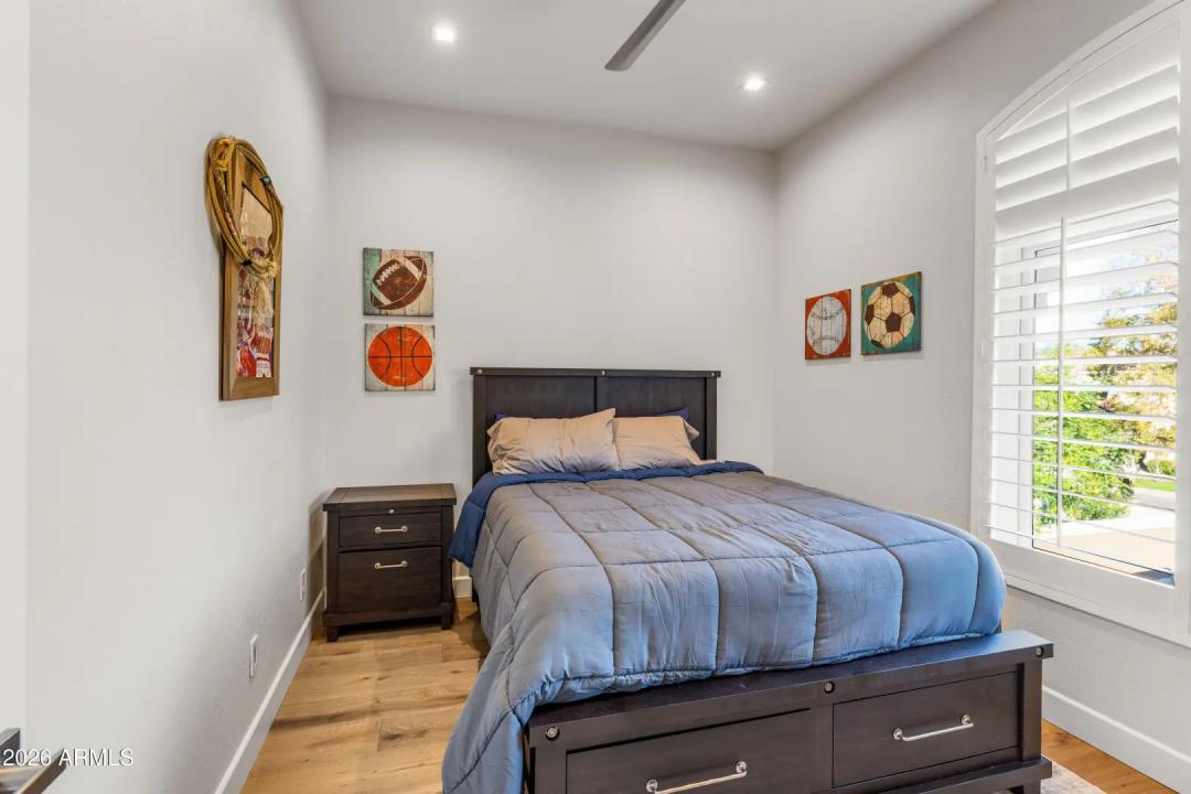 Real Estate Picture 22