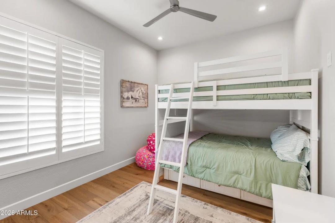 Real Estate Picture 24