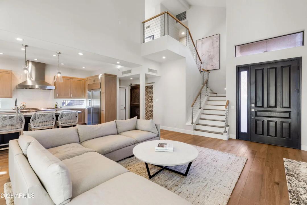 Real Estate Picture 4