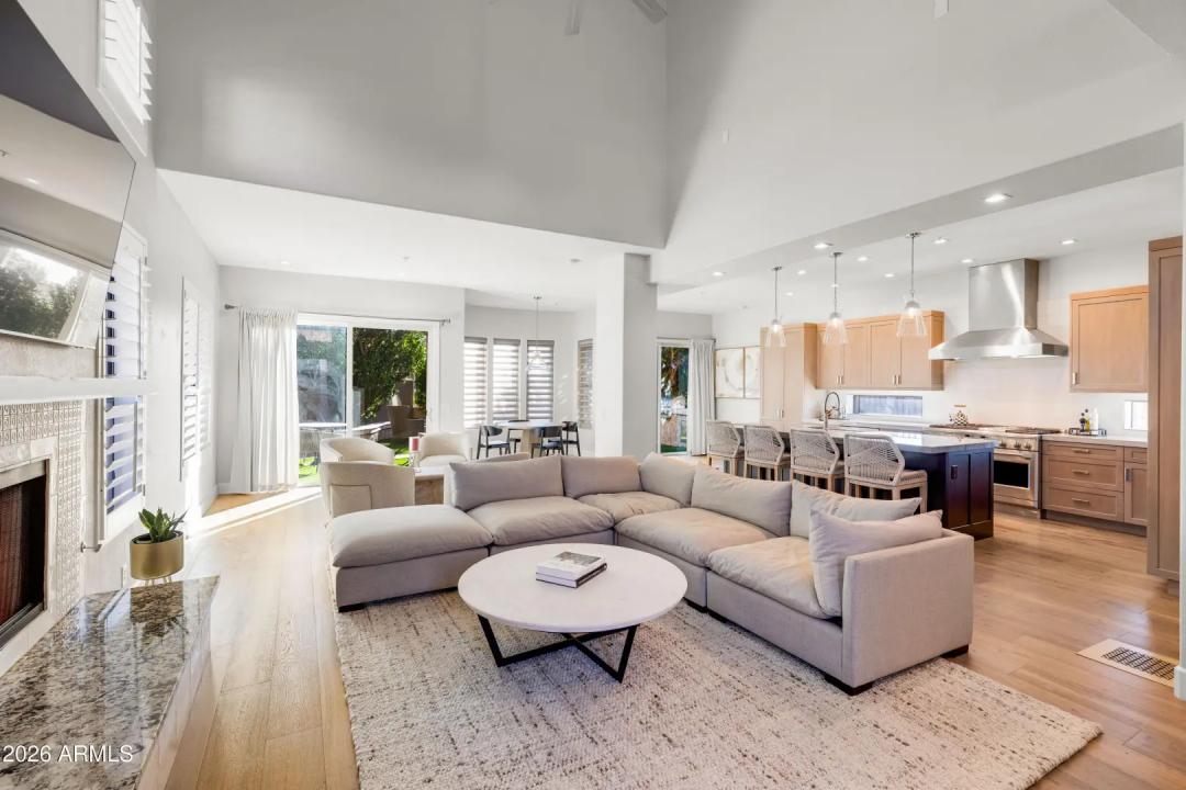 Real Estate Picture 3