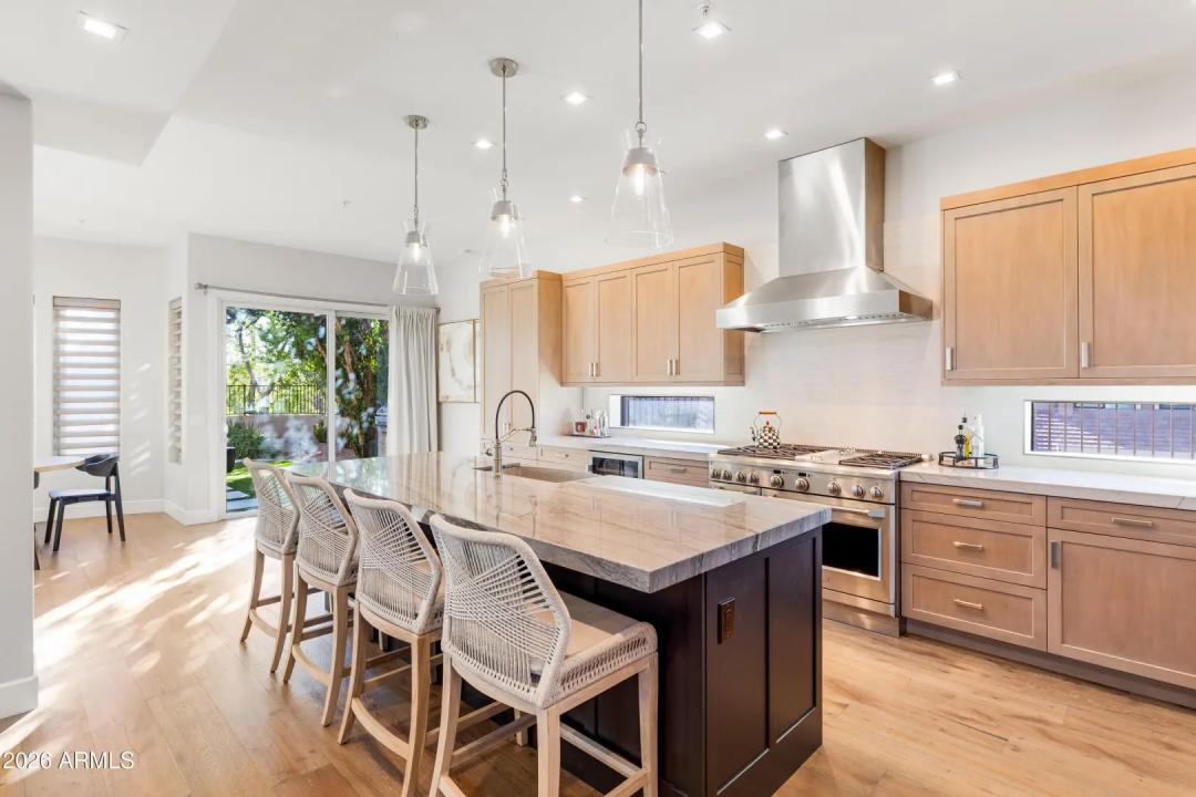 Real Estate Picture 7