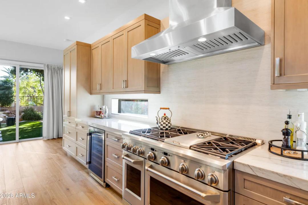 Real Estate Picture 9