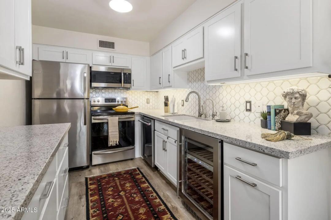 Real Estate Picture 3