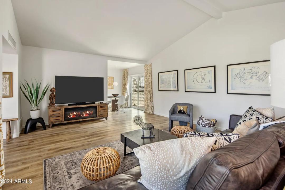 Real Estate Picture 11