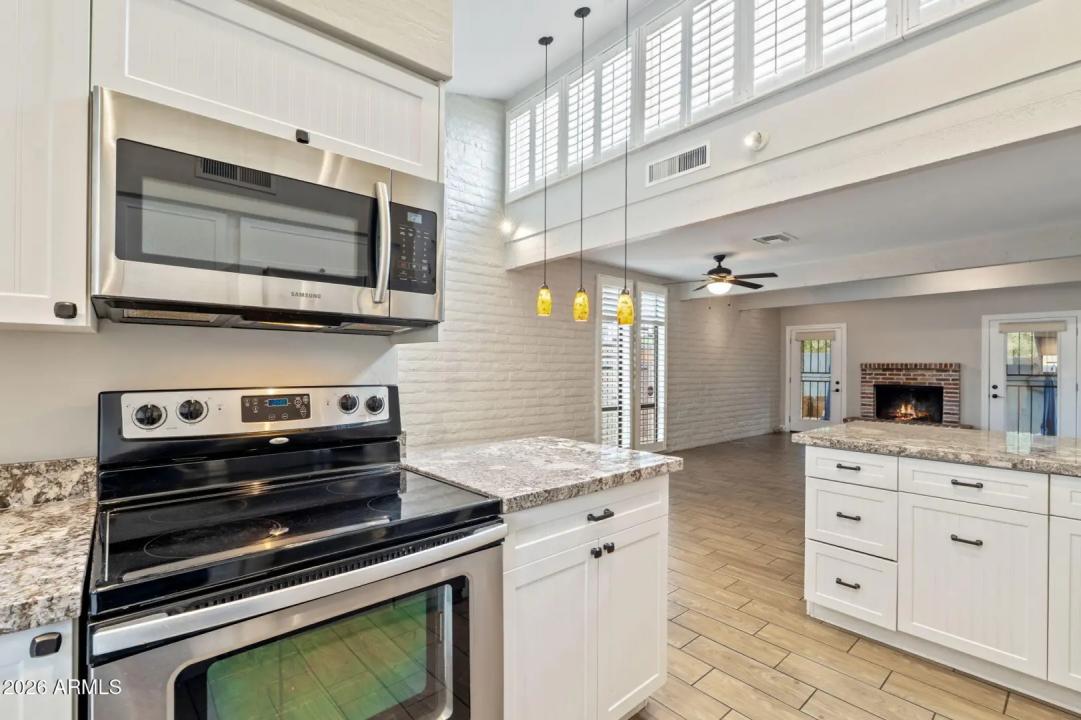 Real Estate Picture 12