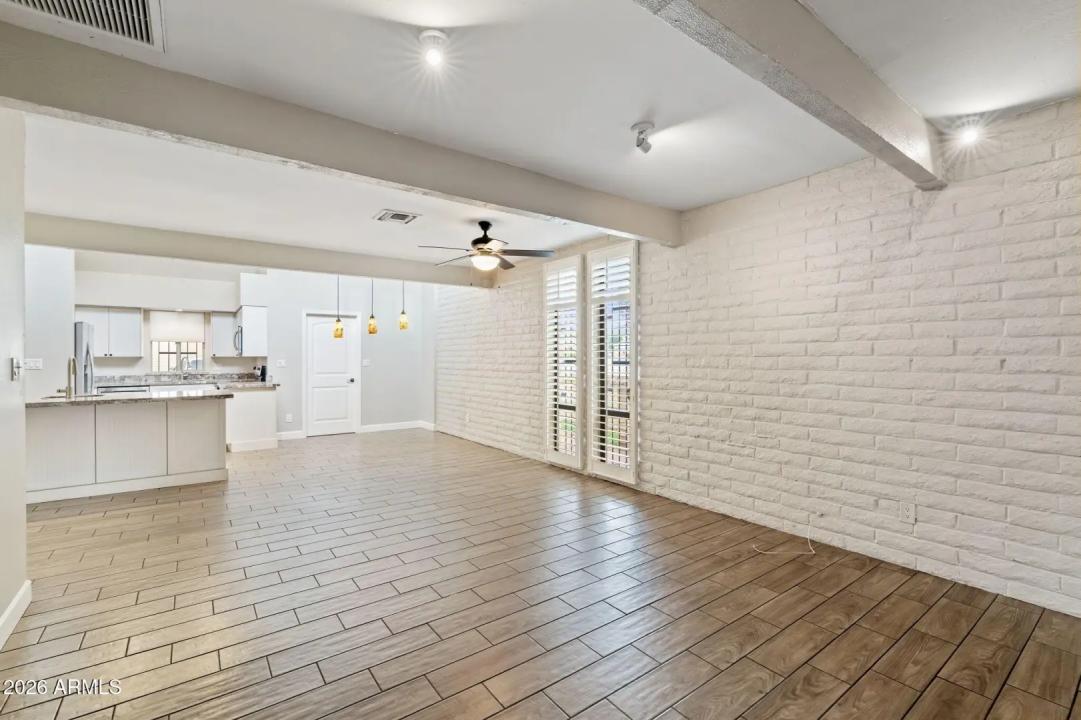 Real Estate Picture 18