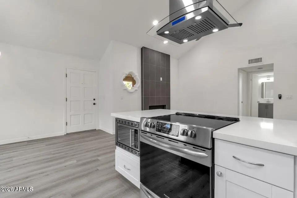 Real Estate Picture 7