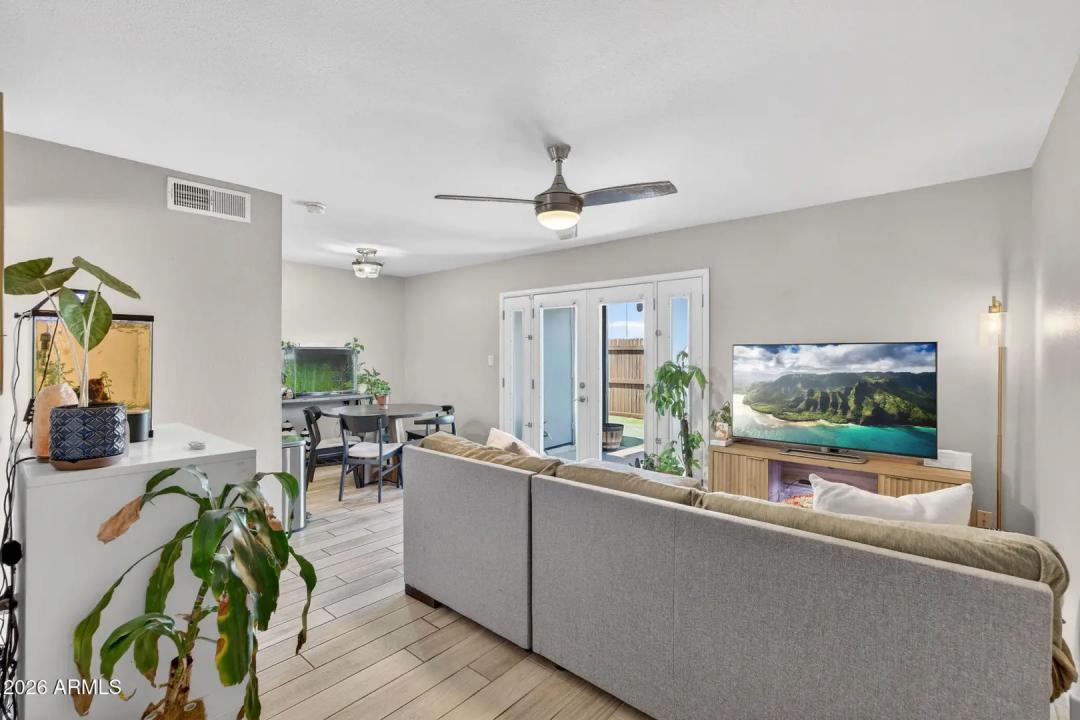 Real Estate Picture 4