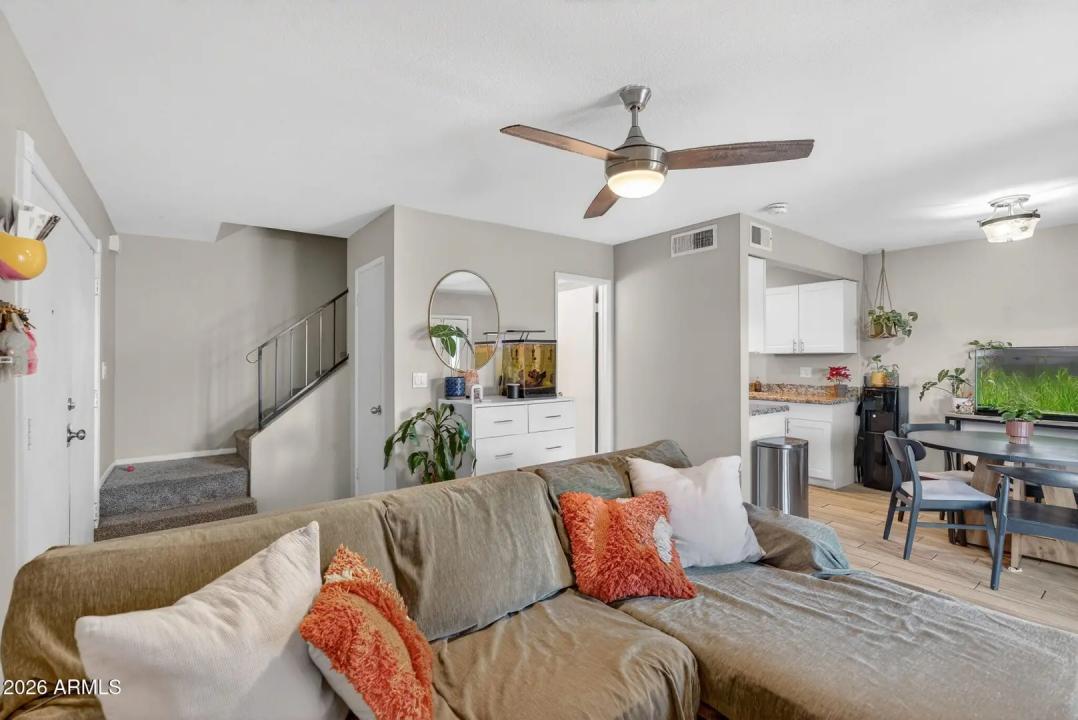 Real Estate Picture 8