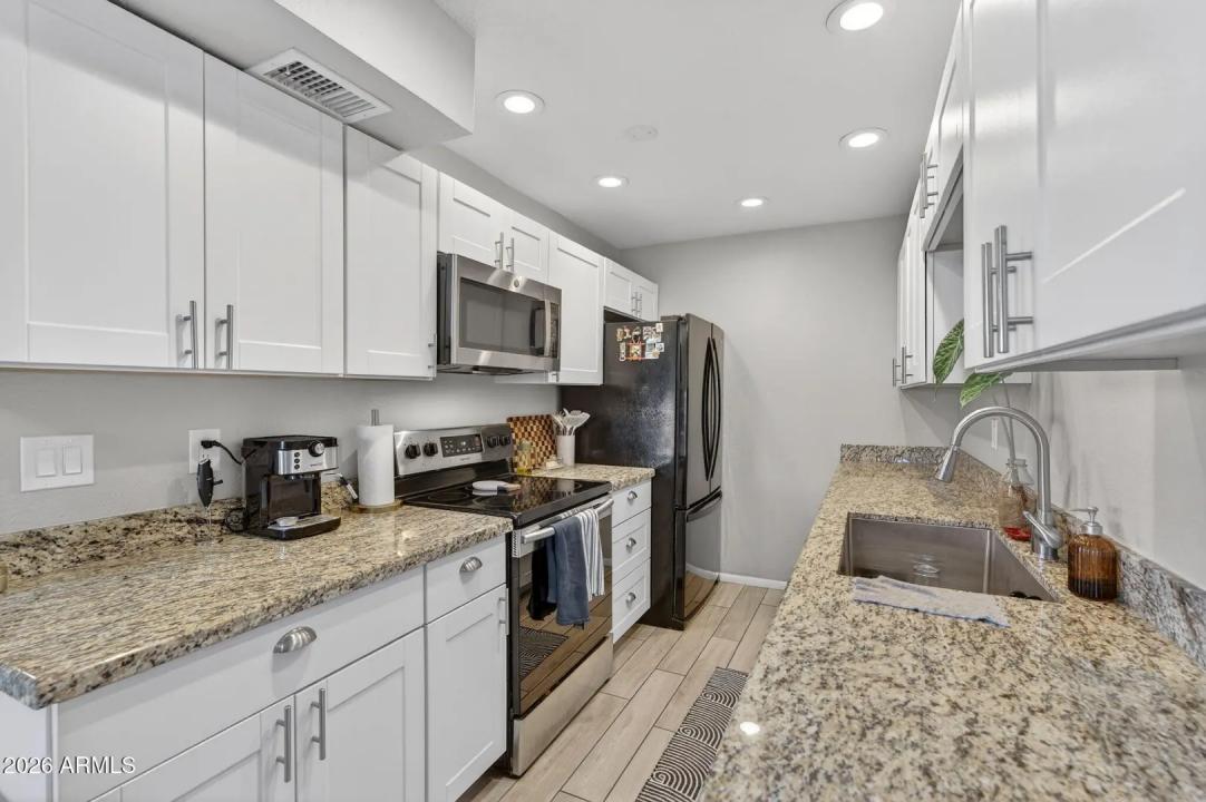 Real Estate Picture 9