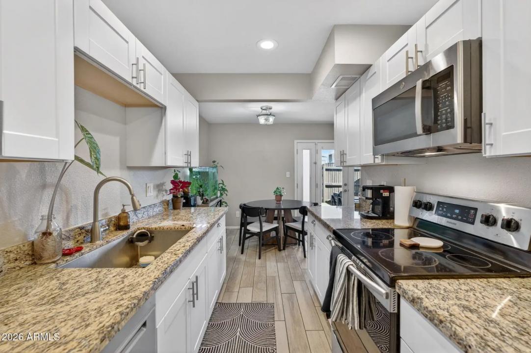 Real Estate Picture 10