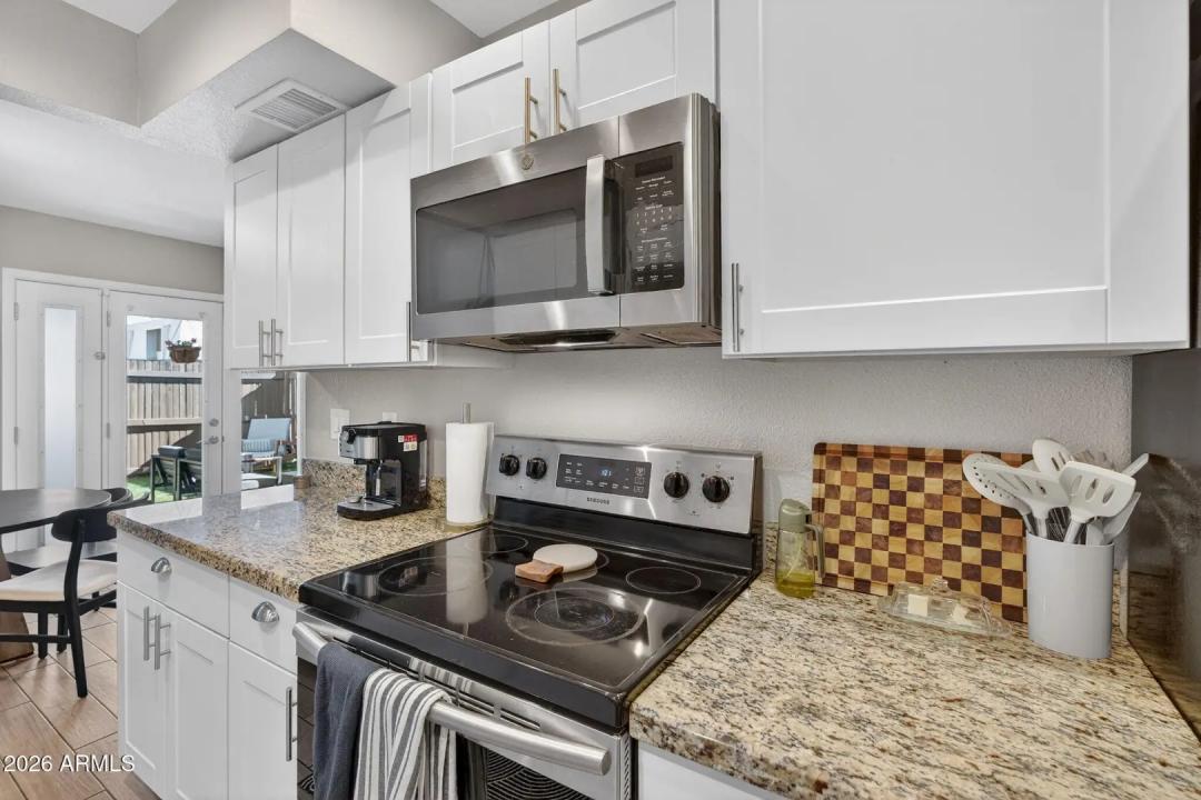 Real Estate Picture 11