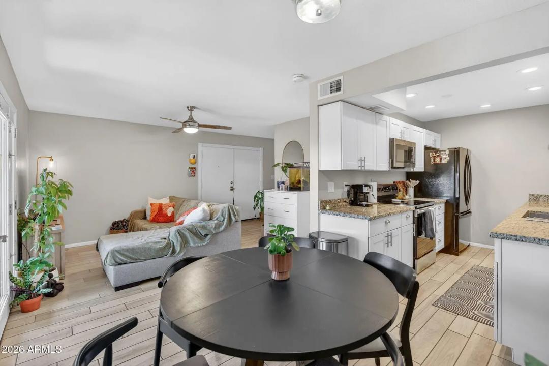 6017 W GOLDEN Lane Glendale AZ 85302