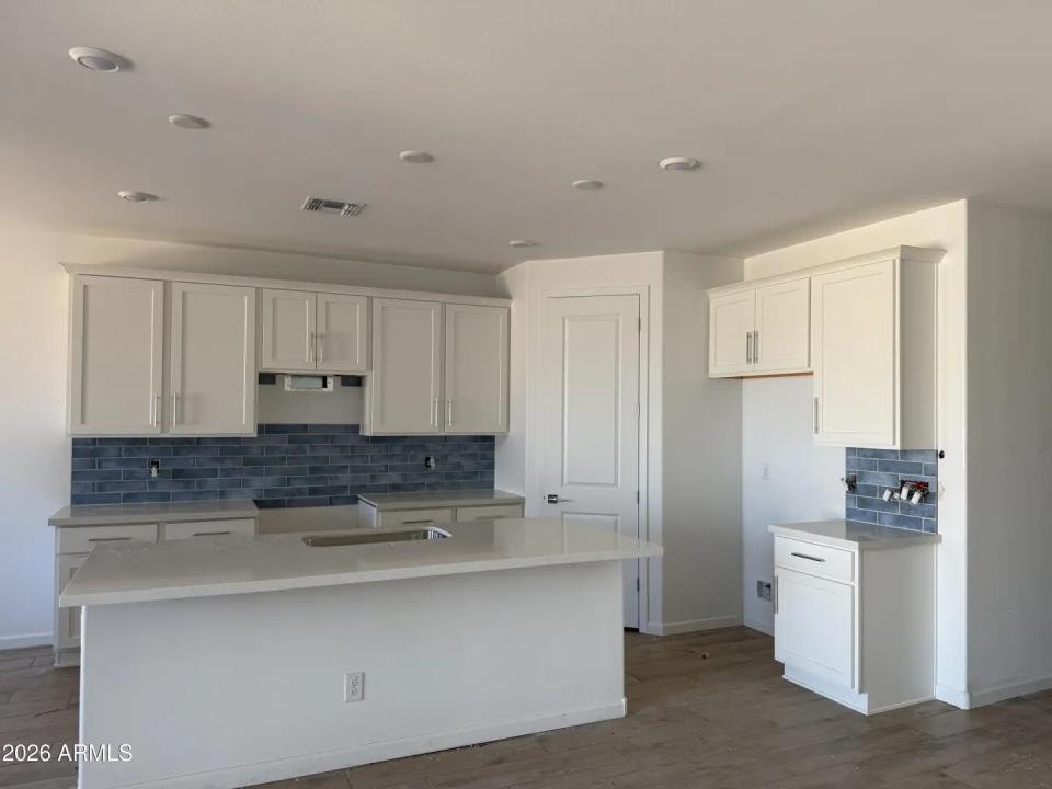 Real Estate Picture 3