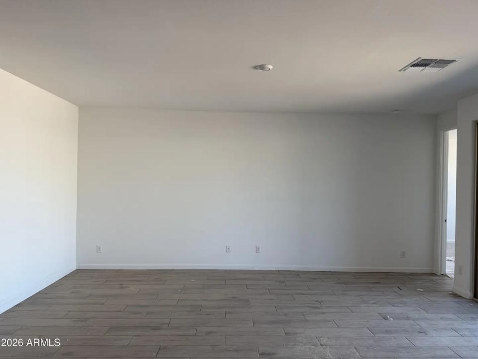 Real Estate Picture 7