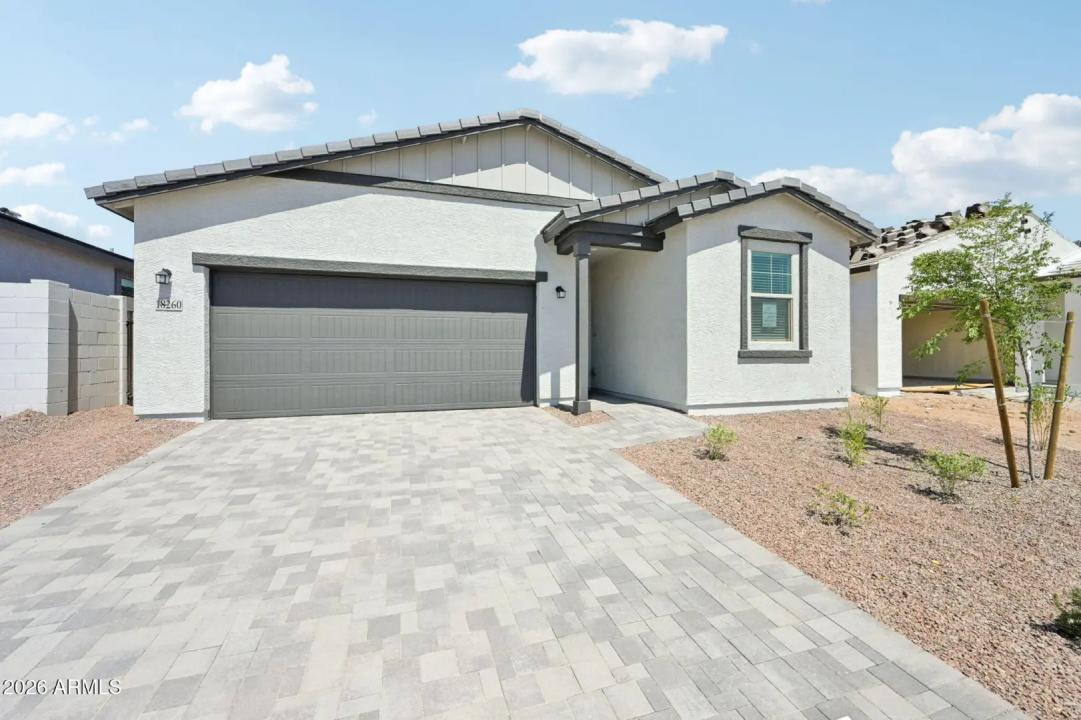 Real Estate Picture 3