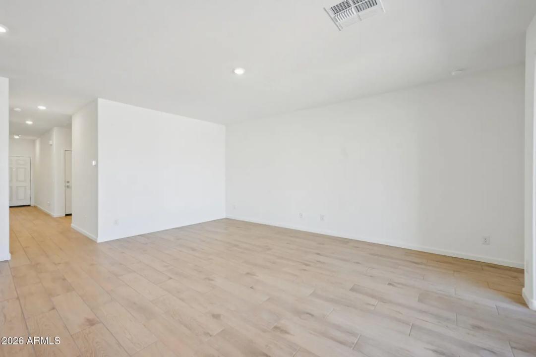 Real Estate Picture 6