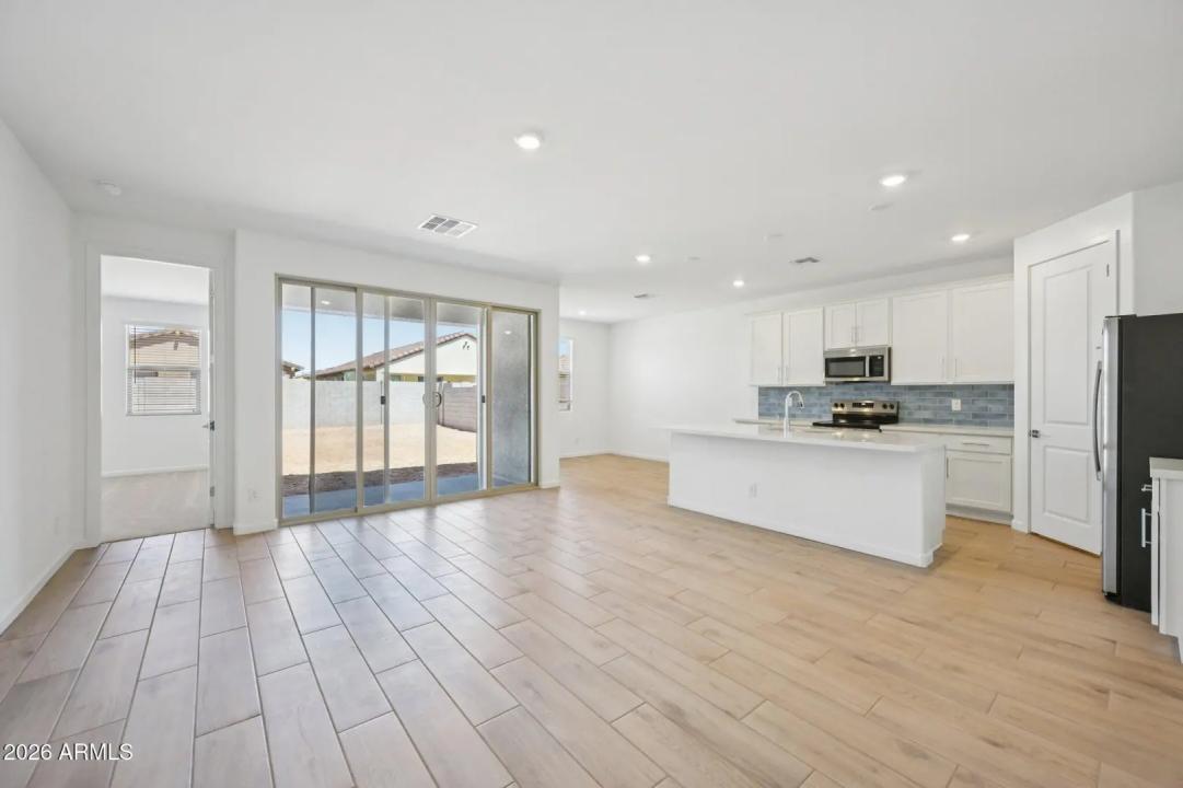 Real Estate Picture 7