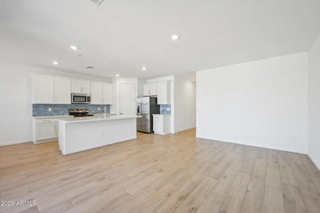 Real Estate Picture 8