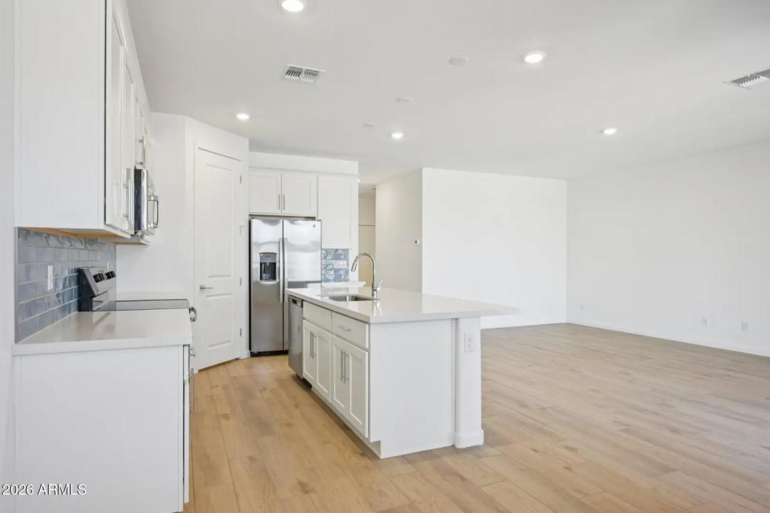 Real Estate Picture 9