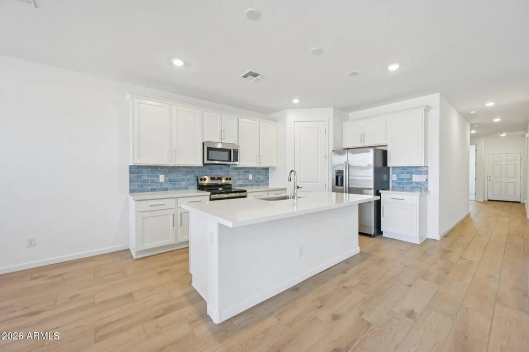 Real Estate Picture 10