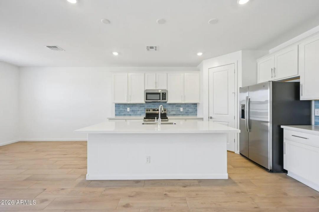 Real Estate Picture 11