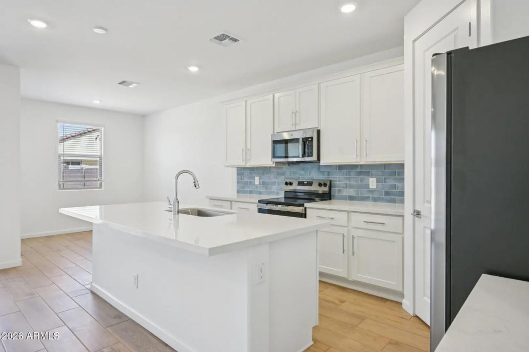 Real Estate Picture 12