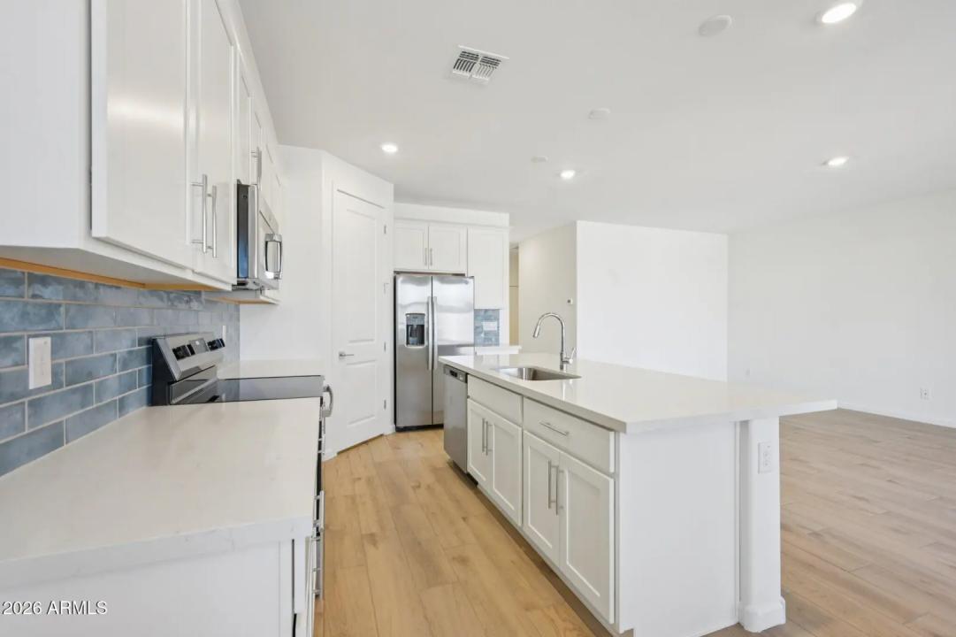 Real Estate Picture 14