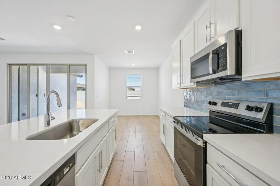 Real Estate Picture 15