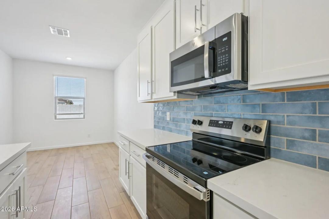 Real Estate Picture 17