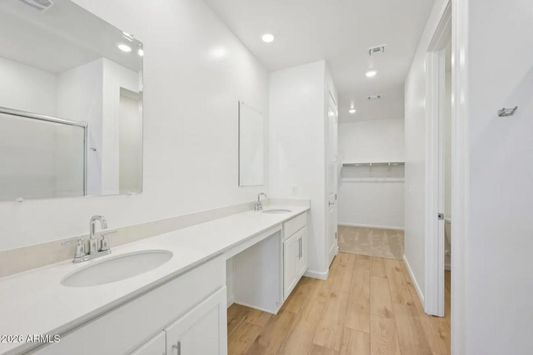 Real Estate Picture 30