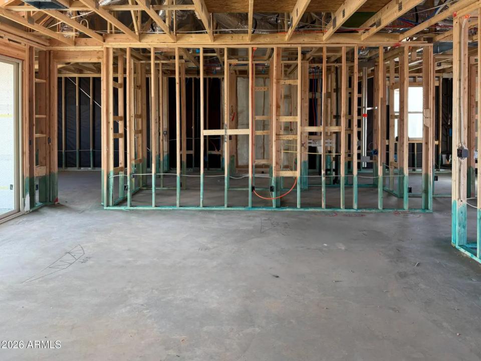 Real Estate Picture 4