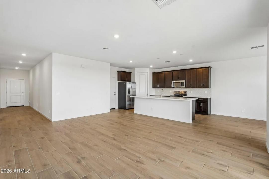 Real Estate Picture 8